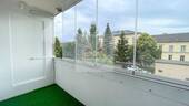 Blick vom Balkon - Geräumig und hell mit Balkon und Einbauküche