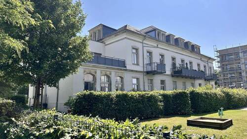 Hinteransicht links - 4 Zimmer Etagenwohnung zum Kaufen in Dresden