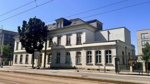 Frontansicht rechts - 4 Zimmer Etagenwohnung in Dresden