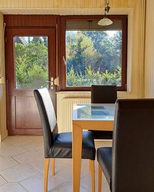 Essplatz in der Küche mit Gartenzugang - 