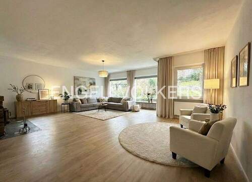 Einrichtungsbeispiel Wohnzimmer - 7 Zimmer Einfamilienhaus zum Kaufen in Usingen