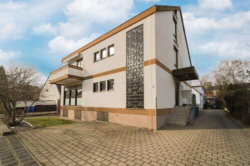 Frontansicht - 6 Zimmer Etagenwohnung zum Kaufen in Nürnberg