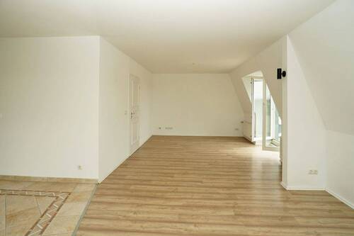 Wohnen - Etagenwohnung mit 103,00 m&sup2; in Radebeul zur Miete