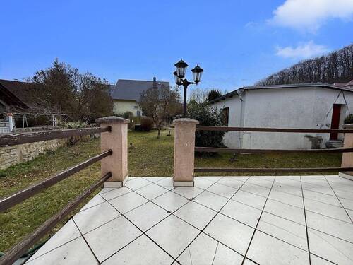 Terrasse am Wohnzimmer - Einfamilienhaus mit 170,00 m&sup2; in Waltershausen zum Kaufen