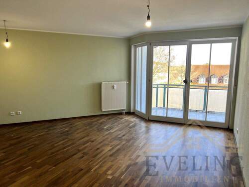 Wohnzimmer - 3 Zimmer Etagenwohnung zum Kaufen in Markt Schwaben