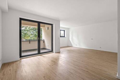 Sicht in den Wohnbereich mit offener Küche - 