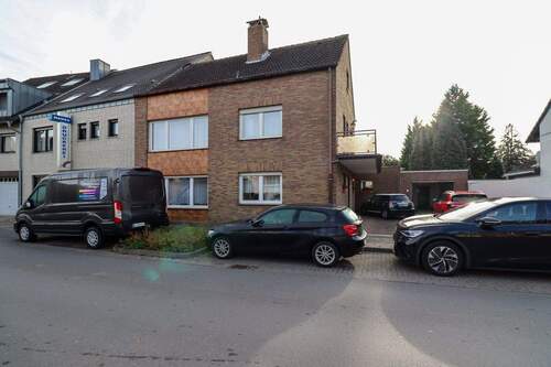 Aussenansicht - Einfamilienhaus mit großem Grundstück und zusätzlichem sanierungsbedürftigen Wohngebäude