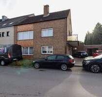 Einfamilienhaus mit großem Grundstück und zusätzlichem sanierungsbedürftigen Wohngebäude - Grevenbroich Noithausen