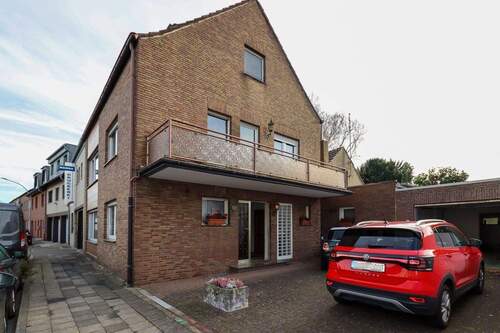 Aussenansicht Eingang - 5 Zimmer Reihenendhaus zum Kaufen in Grevenbroich