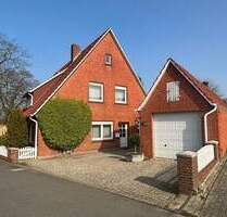 Zentral in Uelsen - Großzügiges Einfamilienhaus mit Nebengebäuden; ebenerdiges Wohnen möglich