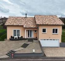 Modernes Einfamilienhaus mit Garten, Terrasse und Garage in ruhiger Lage von Tromborn