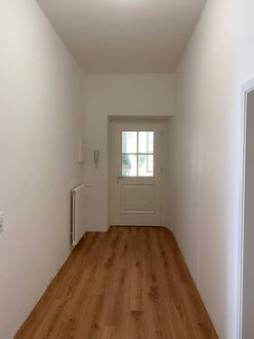 Heller Flur mit Holzboden - 4 Zimmer Etagenwohnung zur Miete in Grenzach-Wyhlen