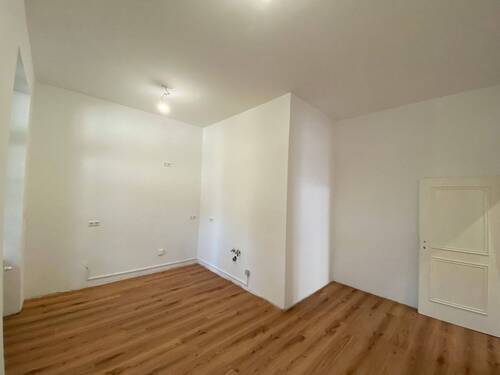 Helles Zimmer mit Holzboden - Etagenwohnung mit 180,00 m&sup2; in Grenzach-Wyhlen zur Miete