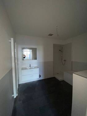 Helle Badezimmeransicht - 