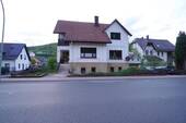 Hausansicht - Zweifamilienhaus mit vielen Möglichkeiten in Marsberg-Bredelar