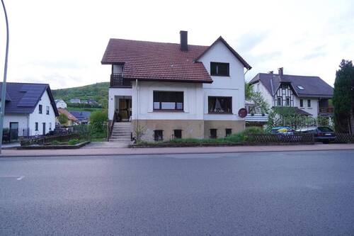Hausansicht - Zweifamilienhaus mit vielen Möglichkeiten in Marsberg-Bredelar