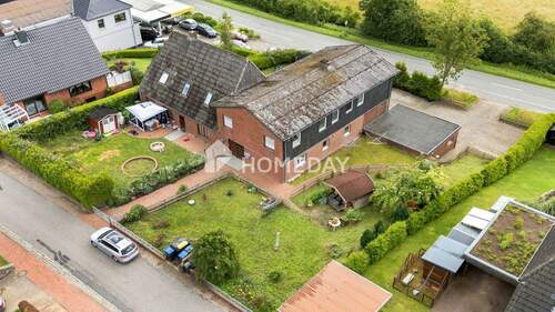 Außenansicht Drohne 4 - 9 Zimmer Mehrfamilienhaus, Wohnhaus zum Kaufen in Ascheffel