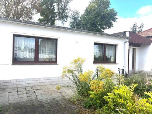 Bild 1 - Verstecktes Potenzial auf dem Land - großzügiges Anwesen in Teuchern mit Charme!