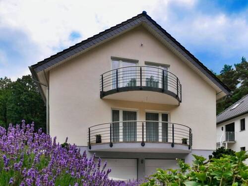 Straßenseite - 4 Zimmer Doppelhaushälfte zum Kaufen in Eisenhüttenstadt