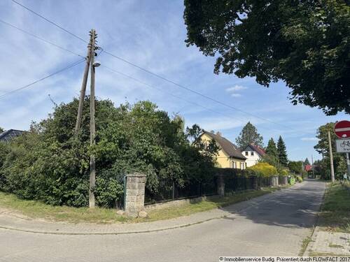 Ansicht mit Nachbarbebauung - 