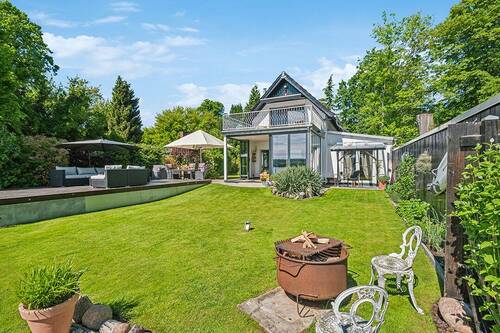 Hausansicht mit Garten - 3 Zimmer Einfamilienhaus zum Kaufen in Berlin