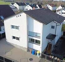 charmantes Zweifamilienhaus - Entspanntes Wohnen im Herzen von Hasselroth