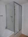 Tageslichtbad mit Wanne und Dusche - 