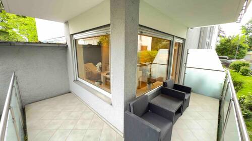 2 Balkon beidseitig.jpg - 2 Zimmer Etagenwohnung in München