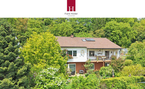 Hausansicht - Ein großes Haus mit Mietpotential für den Gartenliebhaber