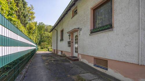 Zufahrt zum Objekt - Mehrfamilienhaus, Wohnhaus mit 196,00 m&sup2; in Goslar zum Kaufen