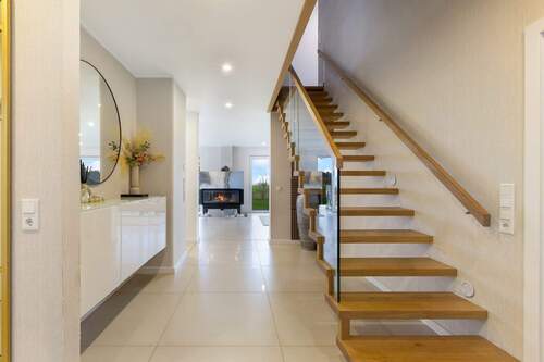 Flur - 6 Zimmer Einfamilienhaus zum Kaufen in Soest