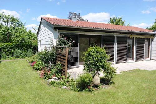 01-Ansicht-Süd - Geräumiger Bungalow (erweiterbar) auf parkähnlichem Grundstück