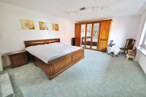 Schlafzimmer (DG 1) - 