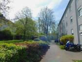 BB3 Zugangsbereich mit Grünalange - Trier Heiligkreuz - 3 Zimmer Whg. Kü.Bad Loggia- im Hochparterre in MFH