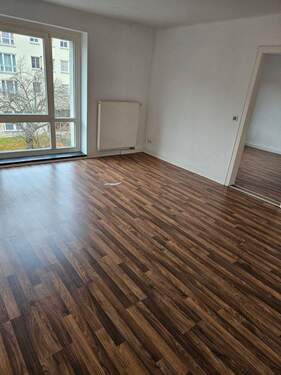 Wohnzimmer - 2 Zimmer Etagenwohnung zur Miete in Chemnitz