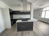 Hochwertige Einbauküche mit Insel.jpg - 3 Zimmer Etagenwohnung in Gera