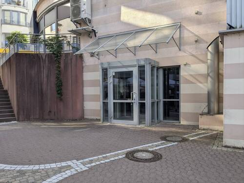 Frontansicht - place to be. - 500,00 EUR Kaltmiete,