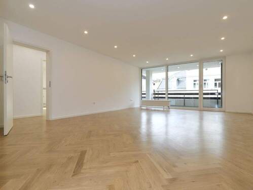 Wohnzimmer - Erstbezug nach Komplettsanierung: 4 ZKB mit großer Südwestterrasse in ruhiger Citylage