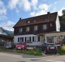 Vermietetes Mehrfamilienhaus mit zwei Ladenlokalen in zentraler Lage von Münstertal - Münstertal/Schwarzwald Untermünstertal