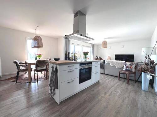 Küche und Wohnbereich.jpg - 3 Zimmer Etagenwohnung zur Miete in Kressbronn am Bodensee