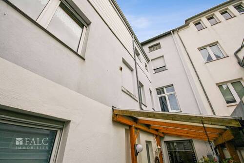 Hofansicht - 8 Zimmer Mehrfamilienhaus, Wohnhaus in Düren