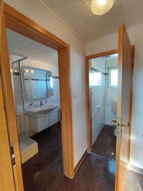 Bad und WC getrennt - 