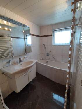 Bad im OG mit Wanne ... - 