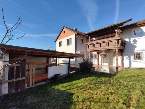 Wohnhaus mit Nebengebäude - 7 Zimmer Mehrfamilienhaus, Wohnhaus in Karlsruhe