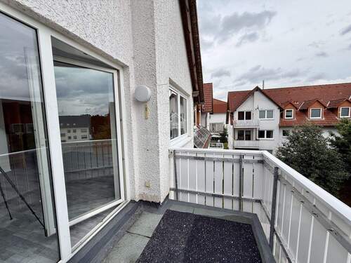 Balkon Blick Richtung Wohnzimmer - Etagenwohnung mit 75,40 m&sup2; in Schwalmstadt zum Kaufen