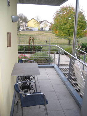 Kleine Terrasse vor der Küche - 