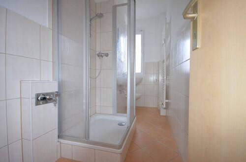 Bad - Etagenwohnung mit 48,80 m&sup2; in Riesa zur Miete