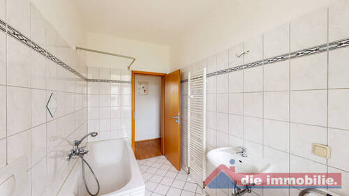 Bad_2 - Etagenwohnung mit 69,70 m² in Magdeburg / Sudenburg zum Kaufen