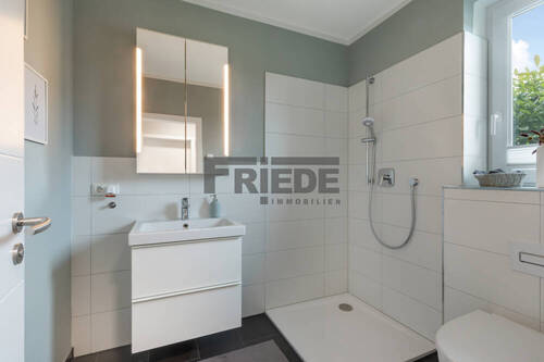 Gäste-WC mit Dusche - Doppelhaushälfte mit 150,30 m² in Scharnebeck zum Kaufen