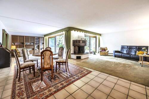 Essbereich und Wohnen mit Kamin - 